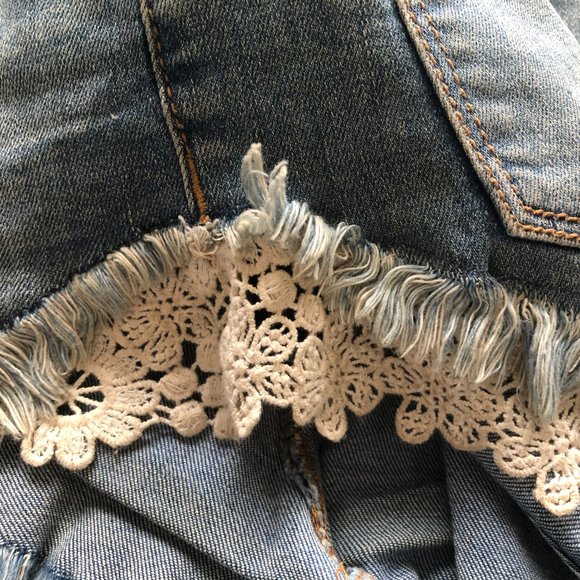 Denim shorts, size 2/26, scallop lace detail - Picture 3 of 4
